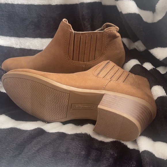 Brown ankle booties Size: 9 1/2W - Picture 3 of 5